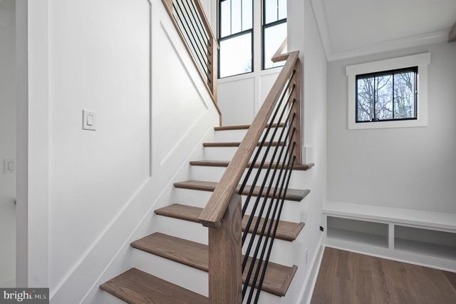 1022 HILLCREST DR SW, Vienna, VA 22180