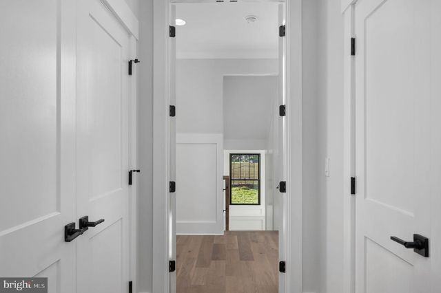 1022 HILLCREST DR SW, Vienna, VA 22180