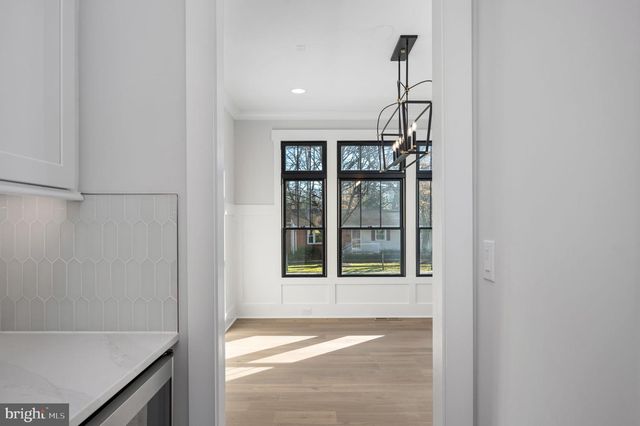 1022 HILLCREST DR SW, Vienna, VA 22180