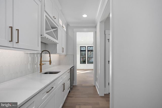 1022 HILLCREST DR SW, Vienna, VA 22180