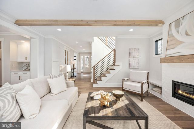 1022 HILLCREST DR SW, Vienna, VA 22180