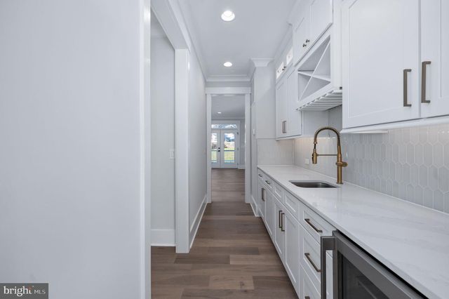 1022 HILLCREST DR SW, Vienna, VA 22180