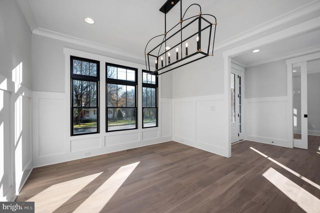 1022 HILLCREST DR SW, Vienna, VA 22180