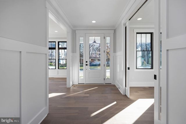 1022 HILLCREST DR SW, Vienna, VA 22180