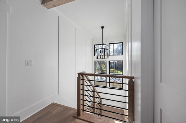 1022 HILLCREST DR SW, Vienna, VA 22180