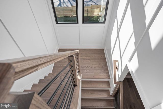 1022 HILLCREST DR SW, Vienna, VA 22180