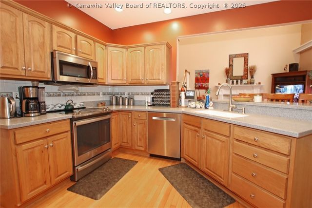 203 Yorktowne Place, Charleston, WV 25309