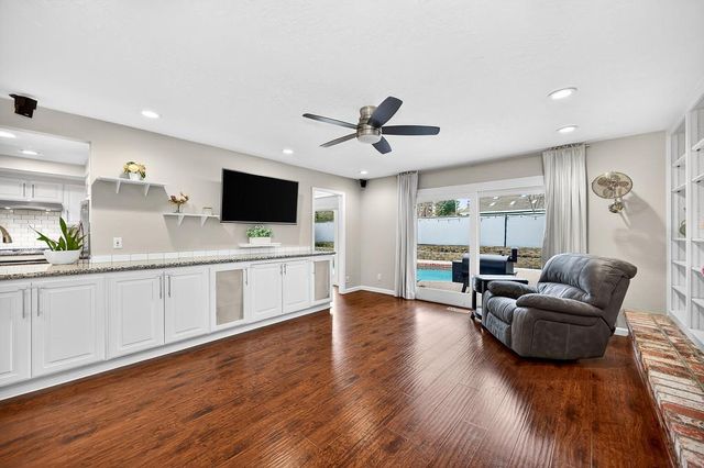 4337 Bannister Rd, Fair Oaks, CA 95628