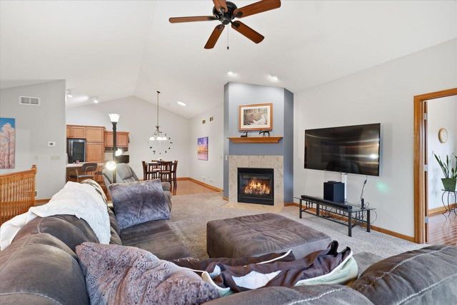 N7791 Maple Ridge ROAD, Oconomowoc, WI 53066