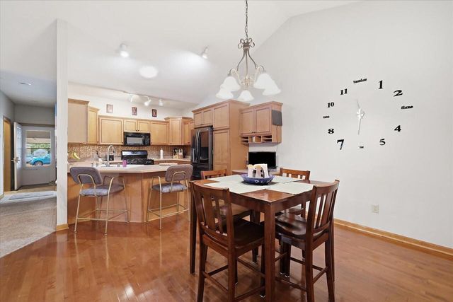 N7791 Maple Ridge ROAD, Oconomowoc, WI 53066