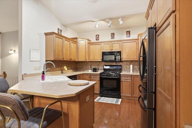 N7791 Maple Ridge ROAD, Oconomowoc, WI 53066
