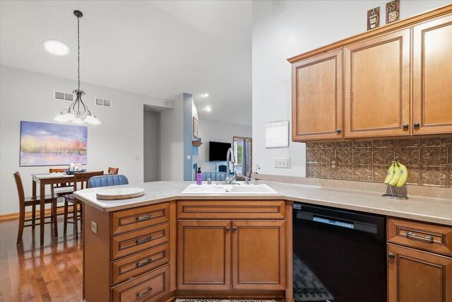 N7791 Maple Ridge ROAD, Oconomowoc, WI 53066