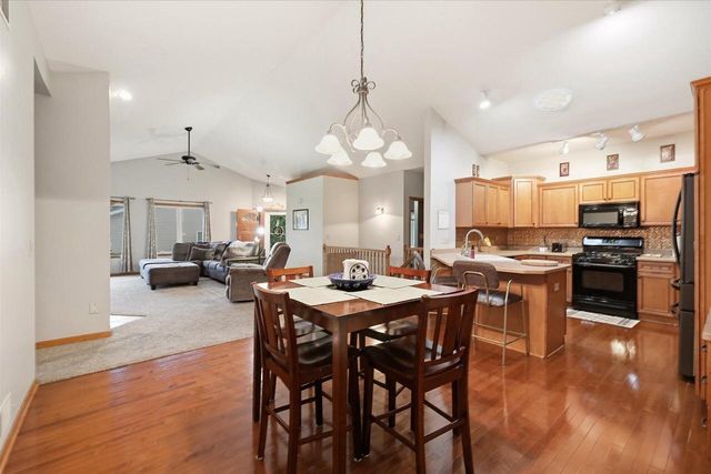 N7791 Maple Ridge ROAD, Oconomowoc, WI 53066