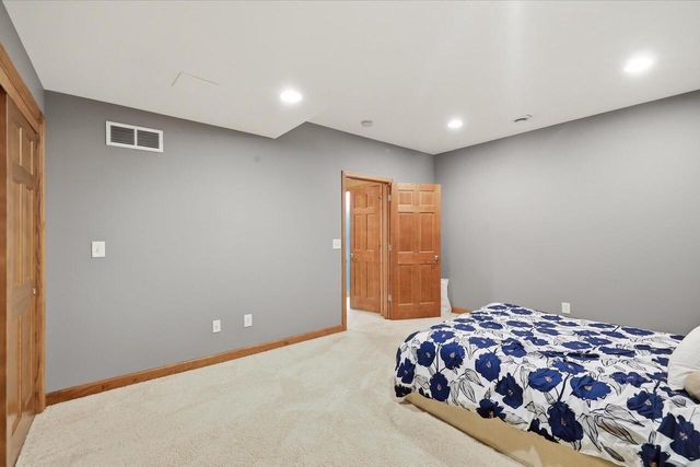 N7791 Maple Ridge ROAD, Oconomowoc, WI 53066