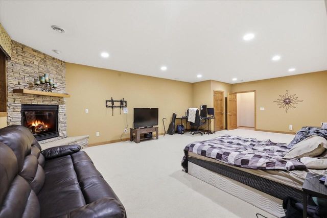N7791 Maple Ridge ROAD, Oconomowoc, WI 53066