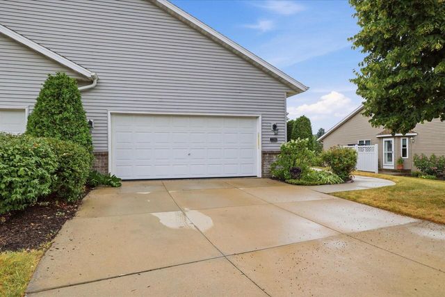 N7791 Maple Ridge ROAD, Oconomowoc, WI 53066
