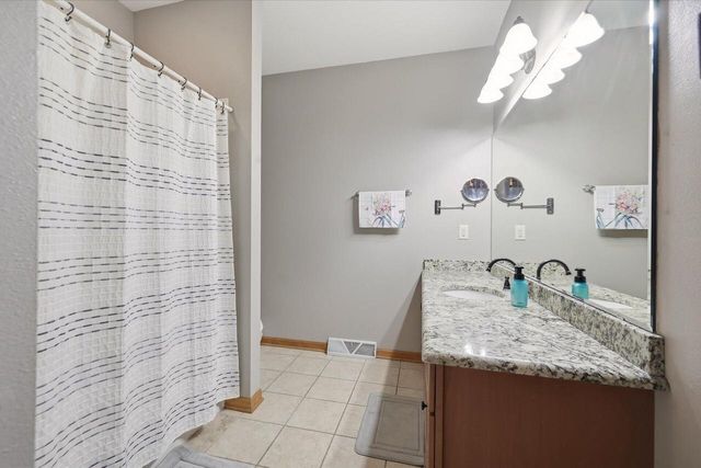 N7791 Maple Ridge ROAD, Oconomowoc, WI 53066