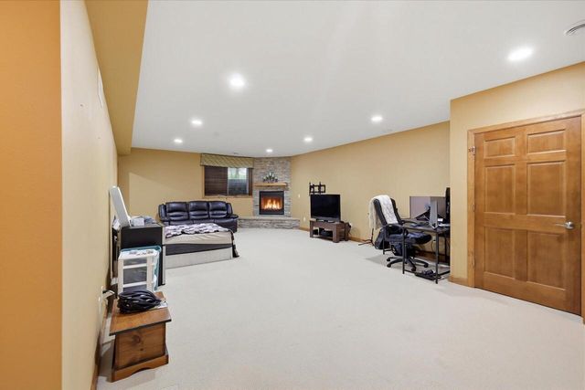 N7791 Maple Ridge ROAD, Oconomowoc, WI 53066