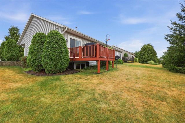 N7791 Maple Ridge ROAD, Oconomowoc, WI 53066