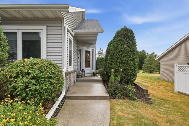 N7791 Maple Ridge ROAD, Oconomowoc, WI 53066
