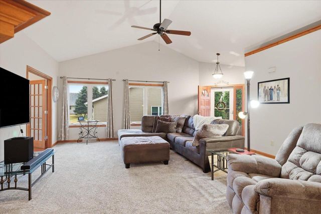 N7791 Maple Ridge ROAD, Oconomowoc, WI 53066