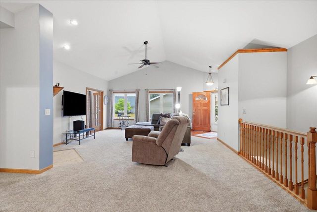 N7791 Maple Ridge ROAD, Oconomowoc, WI 53066