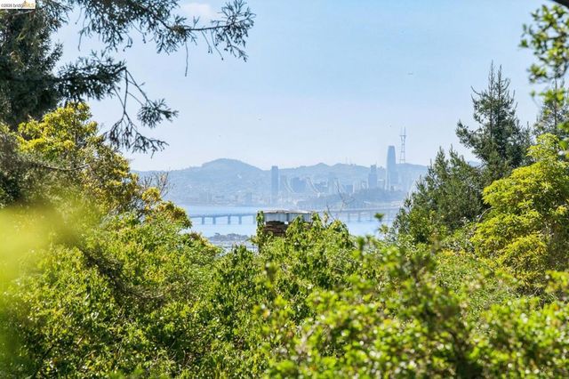 1698 La Loma Ave, Berkeley, CA 94709