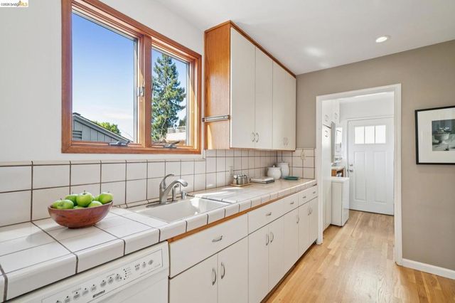 1698 La Loma Ave, Berkeley, CA 94709