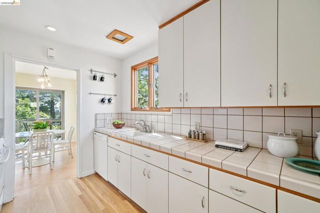 1698 La Loma Ave, Berkeley, CA 94709