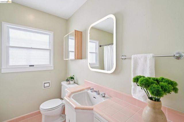 1698 La Loma Ave, Berkeley, CA 94709