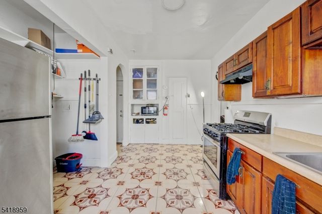 69 Stockman Pl, Irvington Twp., NJ 07111