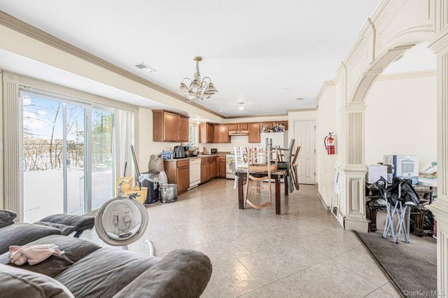 17 Blanchard Street, Middletown, NY 10940