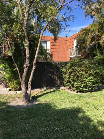 2233 White Pine Circle D, Greenacres, FL 33415