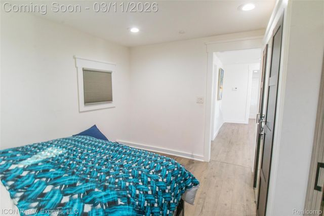 28029 Rosemont Street, Roseville, MI 48066