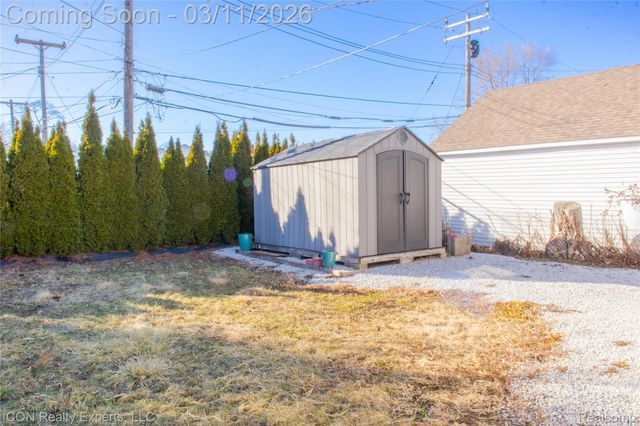 28029 Rosemont Street, Roseville, MI 48066