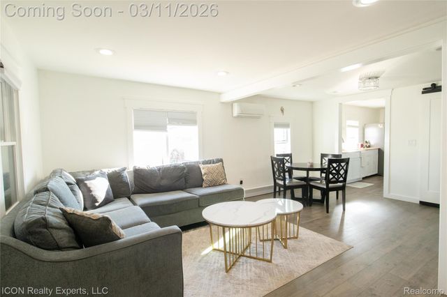 28029 Rosemont Street, Roseville, MI 48066