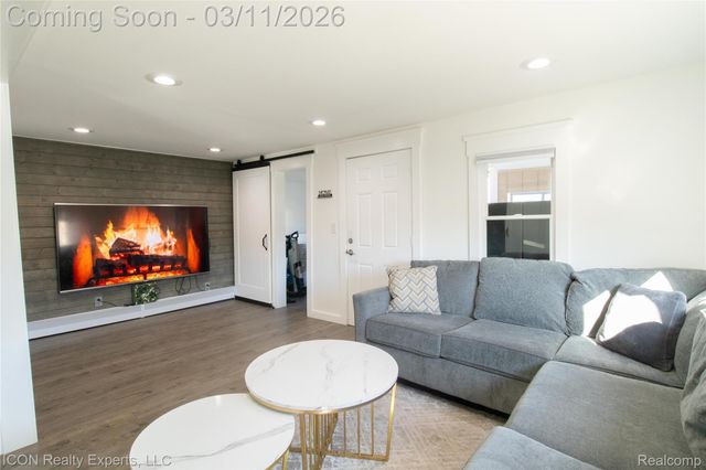 28029 Rosemont Street, Roseville, MI 48066