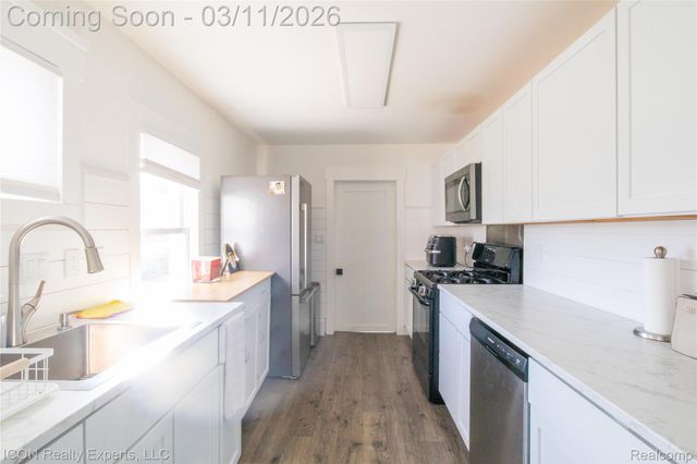 28029 Rosemont Street, Roseville, MI 48066