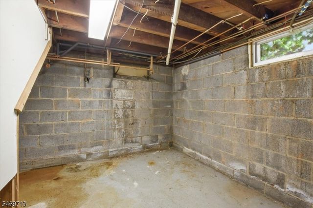 418 Chain O Hills Rd, Woodbridge Twp., NJ 07067