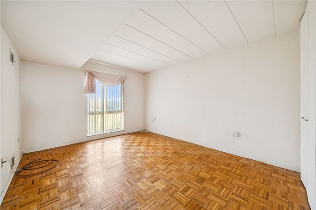 2034 Swallow Hill Rd 306, Scott Twp, PA 15220