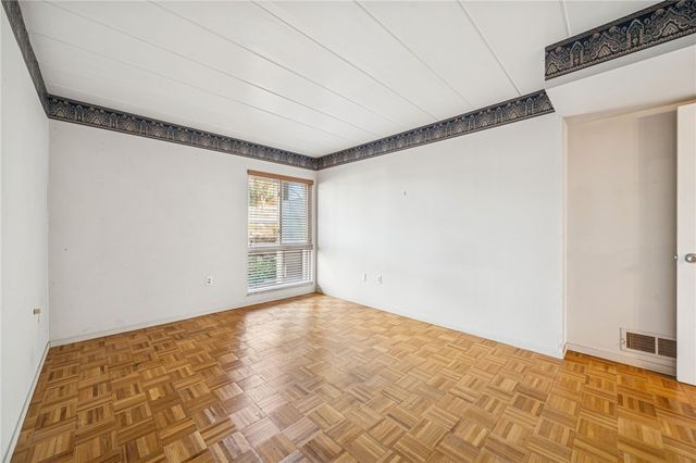 2034 Swallow Hill Rd 306, Scott Twp, PA 15220