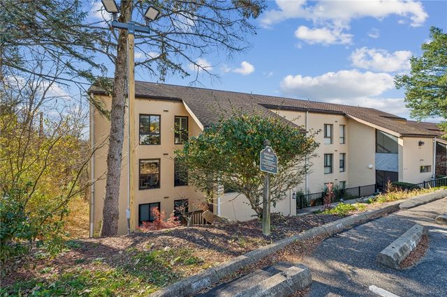 2034 Swallow Hill Rd 306, Scott Twp, PA 15220