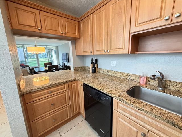 9491 Evergreen Pl 201, Davie, FL 33324