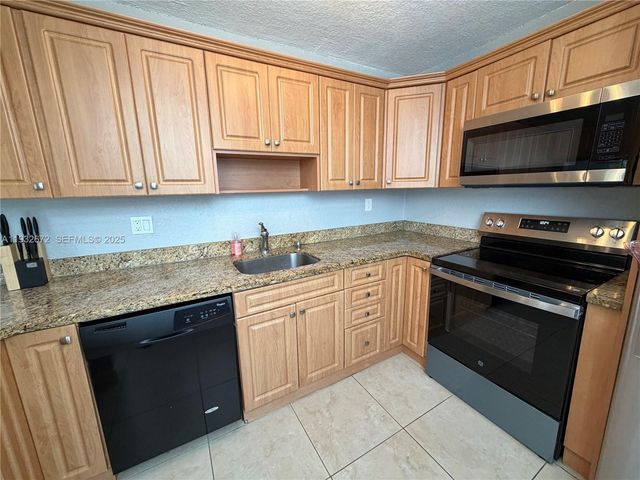 9491 Evergreen Pl 201, Davie, FL 33324