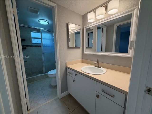 9491 Evergreen Pl 201, Davie, FL 33324