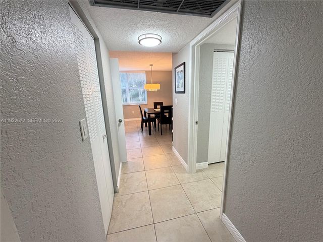 9491 Evergreen Pl 201, Davie, FL 33324