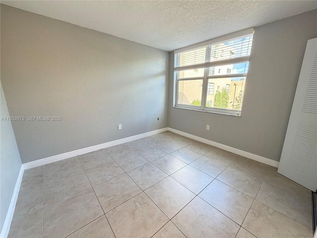 9491 Evergreen Pl 201, Davie, FL 33324