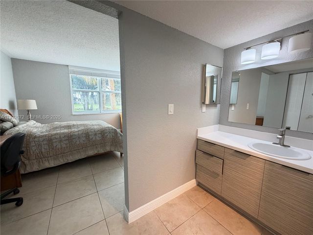 9491 Evergreen Pl 201, Davie, FL 33324