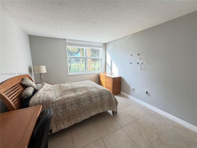 9491 Evergreen Pl 201, Davie, FL 33324