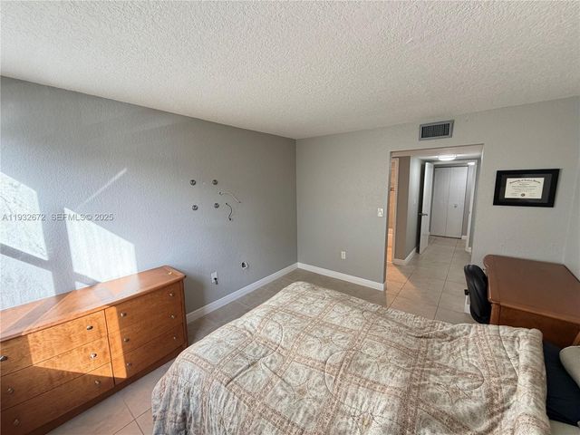 9491 Evergreen Pl 201, Davie, FL 33324